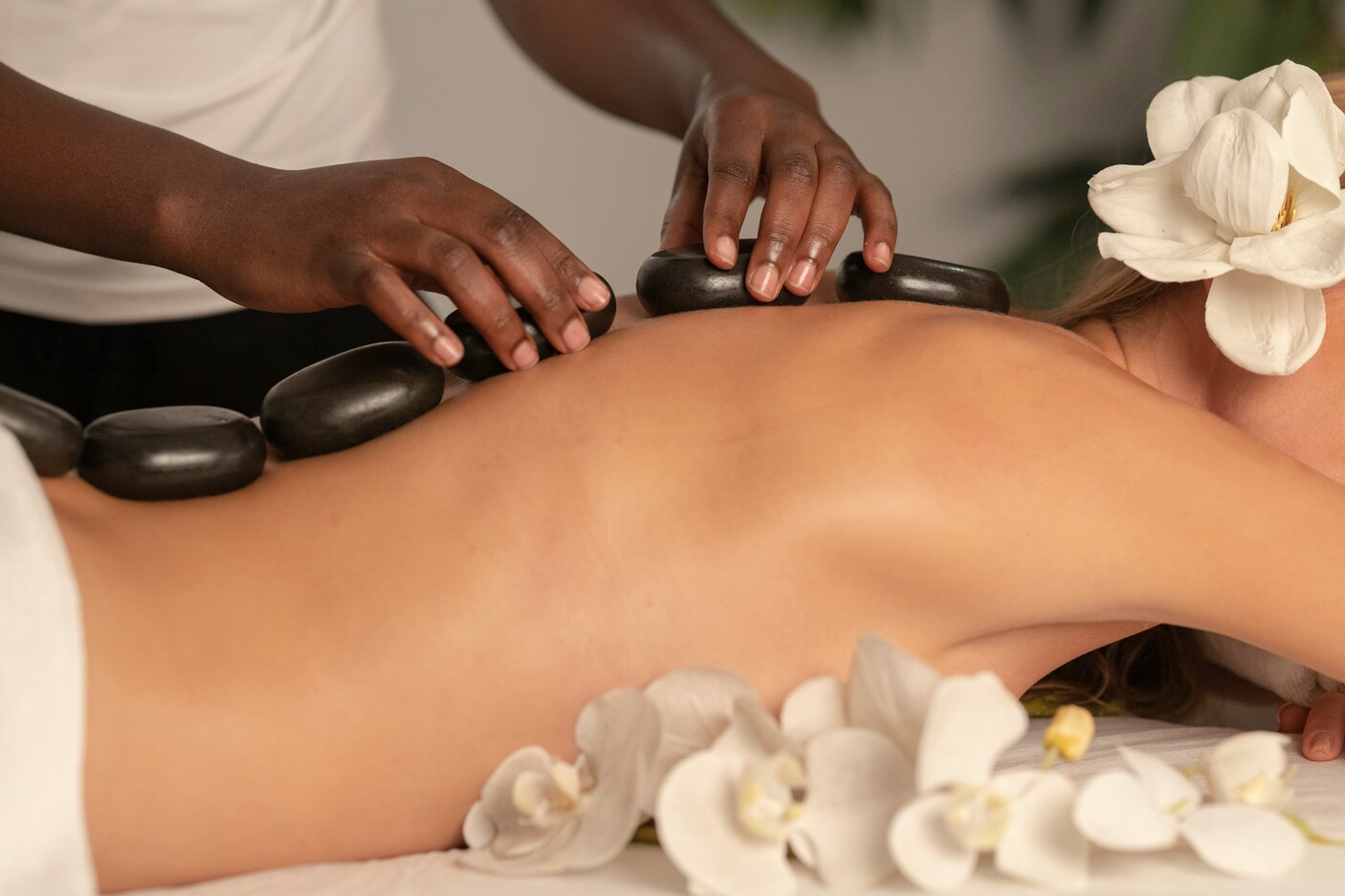 relaxing massages are another of the incredible experiences in Mykonos