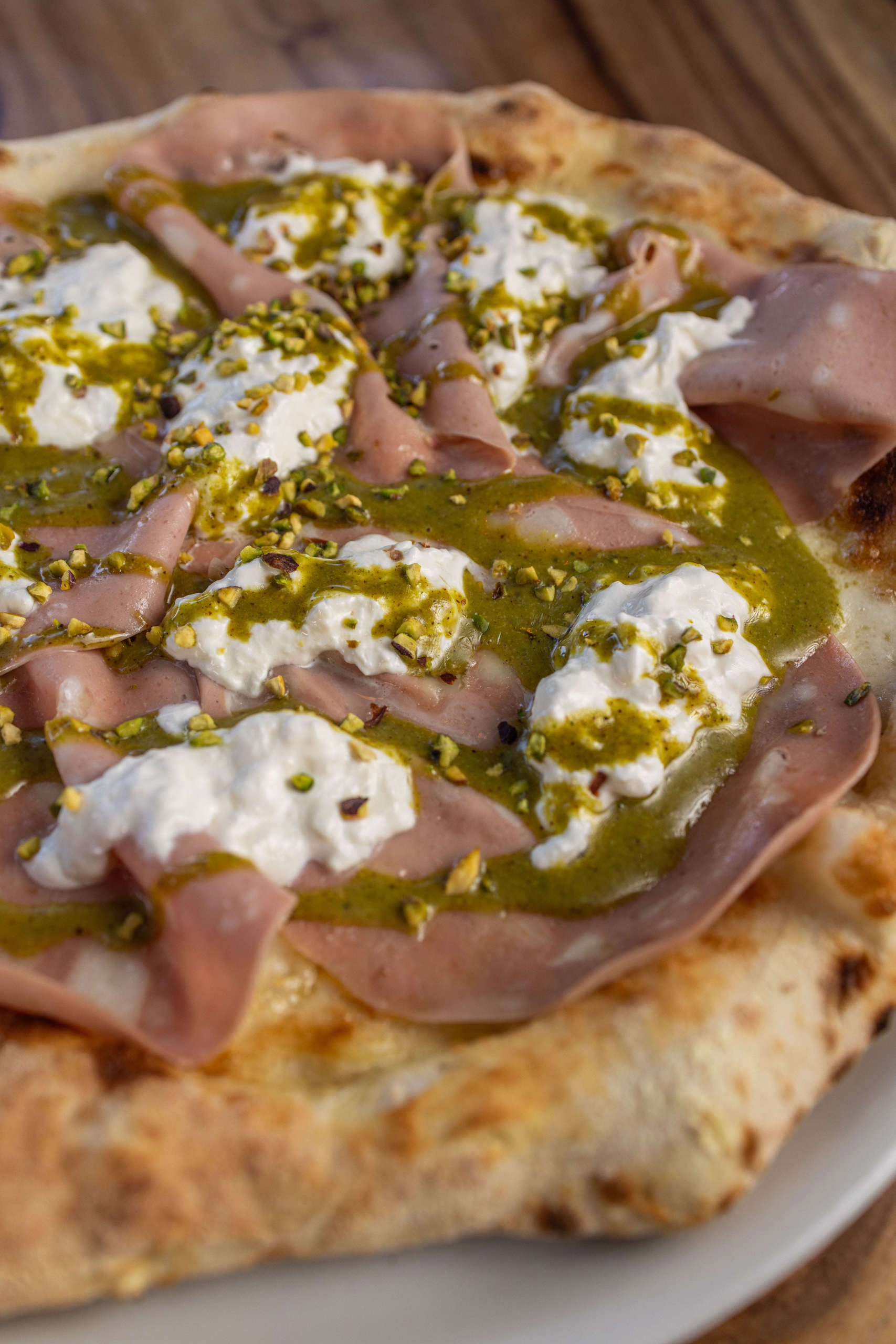 mortadella and pistacchio pizza in mykonos