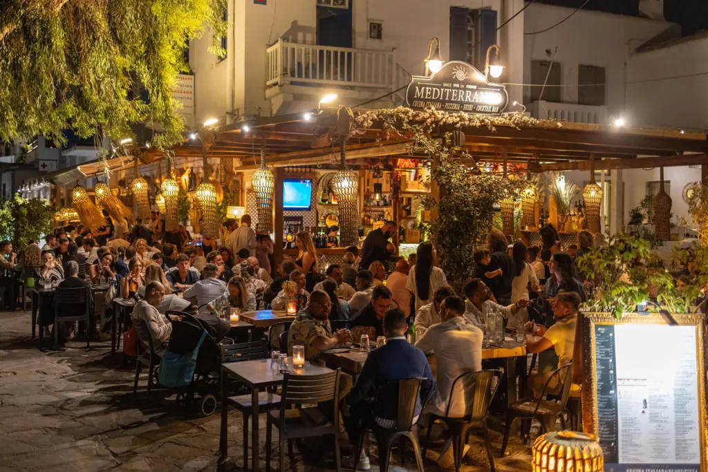 clients eating at mykonos mediterraneo