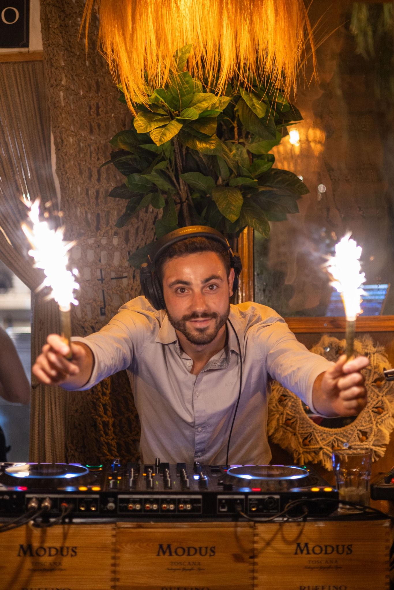 dj at mykonos mediterraneo clubs for mykonos in summer in mykonos dj a mykonos mediterraneo per discoteche a mykonos