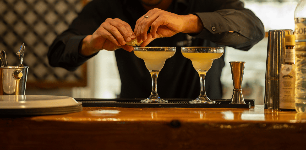 dopo una giornata in spiaggia a Mykonos, viene a prendere l'aperitivo a Mediterraneo